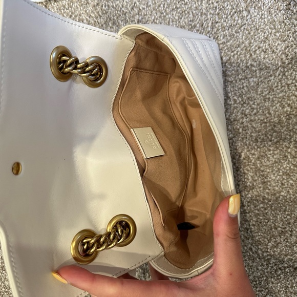 Authentic Gucci Small Marmont Bag in White Leather - Picture 5 of 6